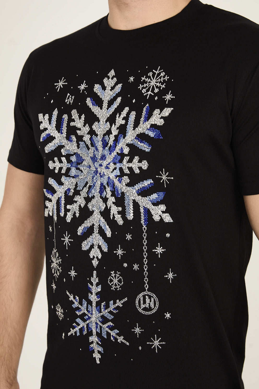 Buzun Işığını Taşıyan