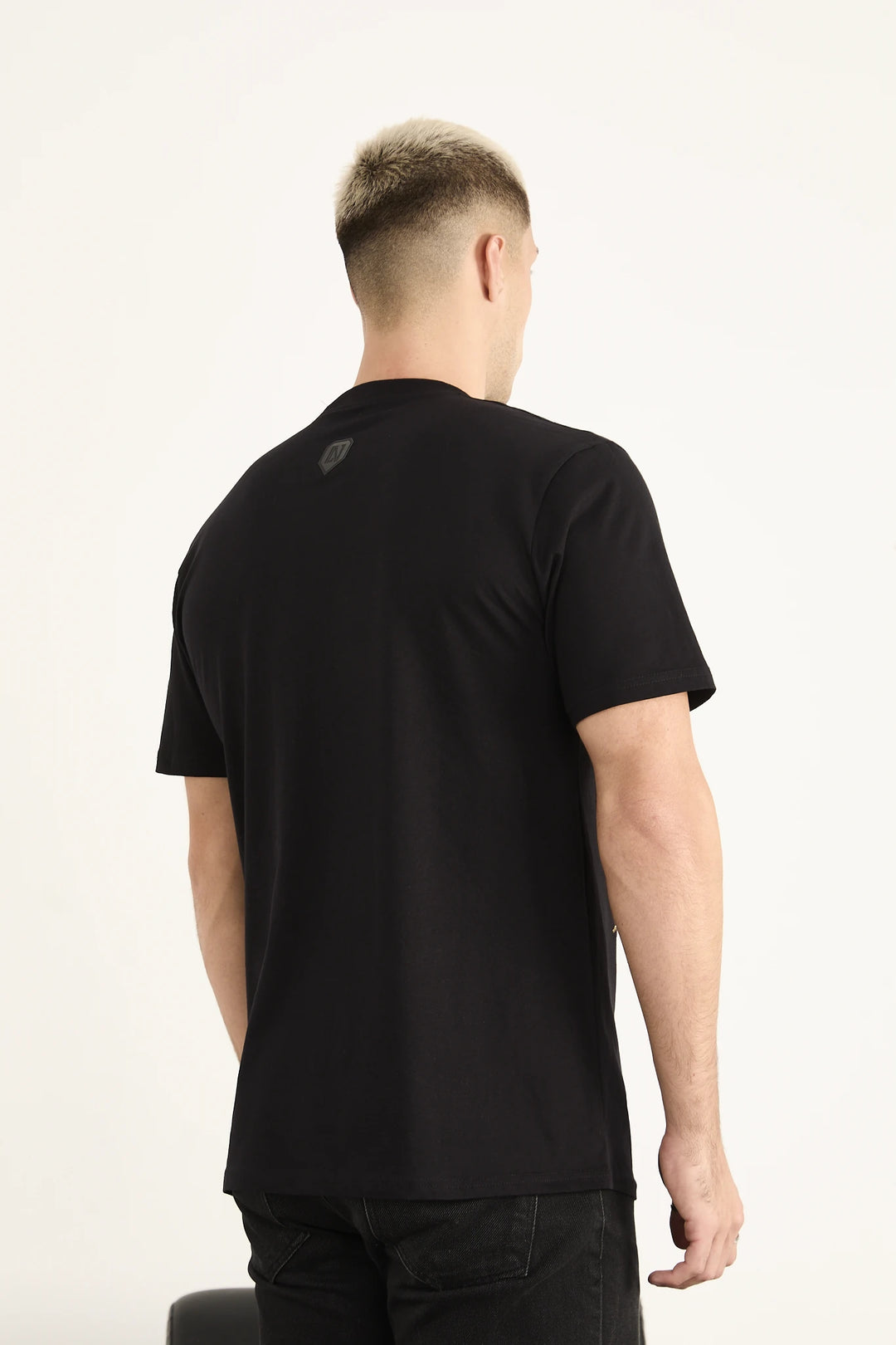 Görünmeden Hükmeden